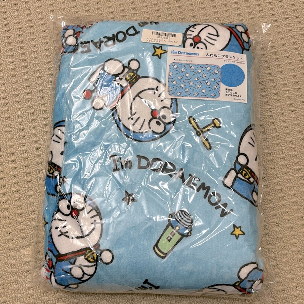 Doraemon baby fuzzy blanket (NWT)
